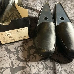 Professional, Liz Baker, Hope black flats size 9M